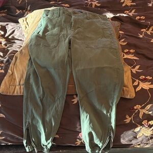 Liverpool Women's Green Cropped Pants